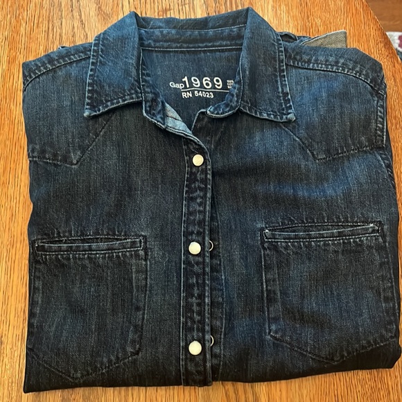 2 Gap denim long sleeve shirts - Picture 3 of 5